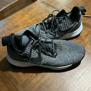 Nike LJ’s Witness 3 in grey like new only worn twice size 13